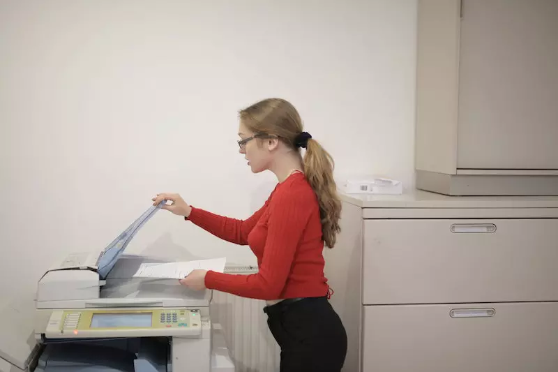 A lady making Xerox of document