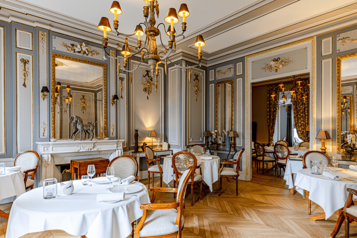Interior room Hotel Influence Society Hotel Digital Marketing Agency