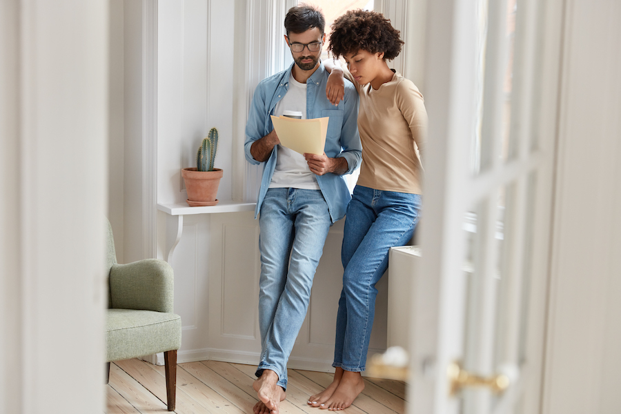 Couple managing finances while in addiction recovery