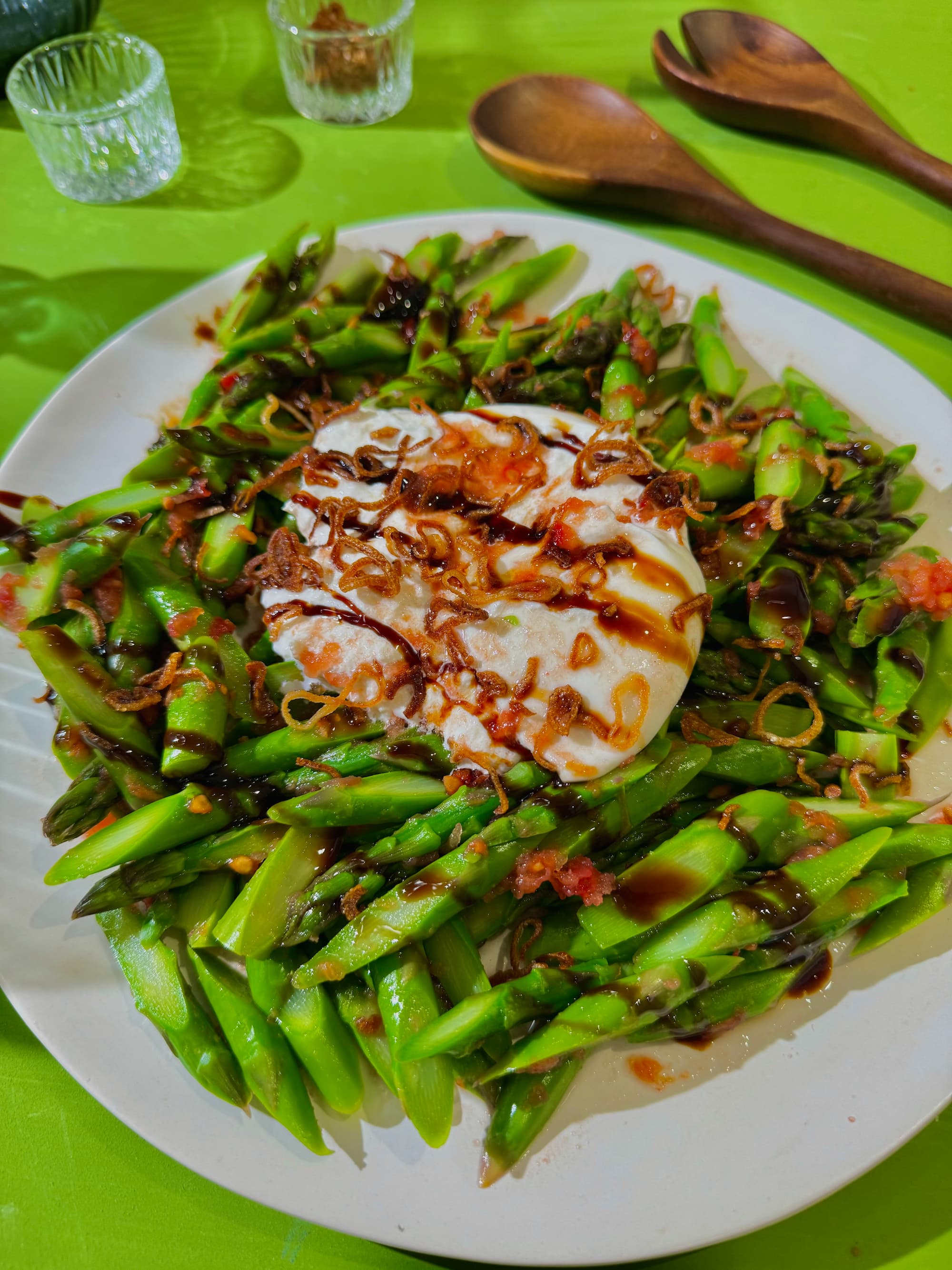 asparagus-burrata-salad-with-tomato-vinaigrette-and-crispy-shallots-recipe