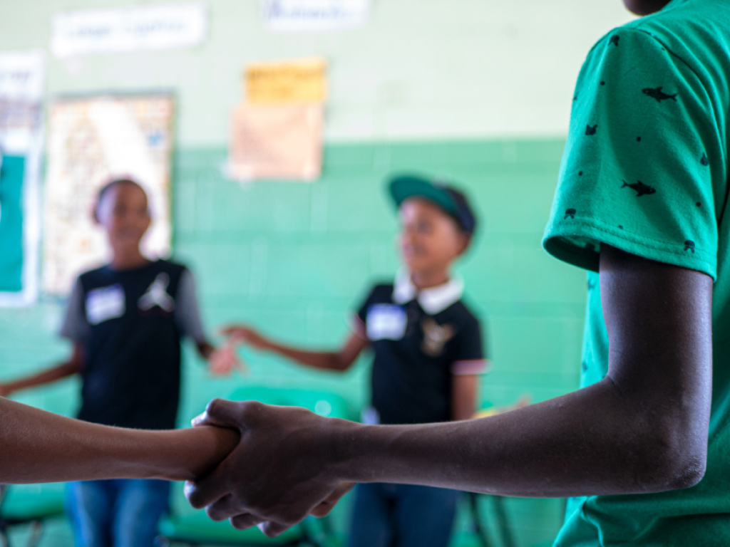 alunos praticam saúde mental na escola