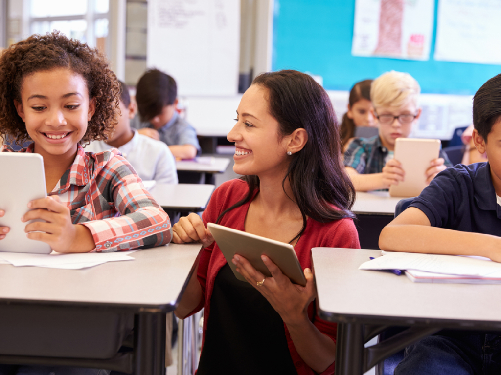 Que tal conferir algumas sugestões de recursos tecnológicos em sala de aula? Neste post, trazemos algumas sugestões e ideias de como utilizá-los.