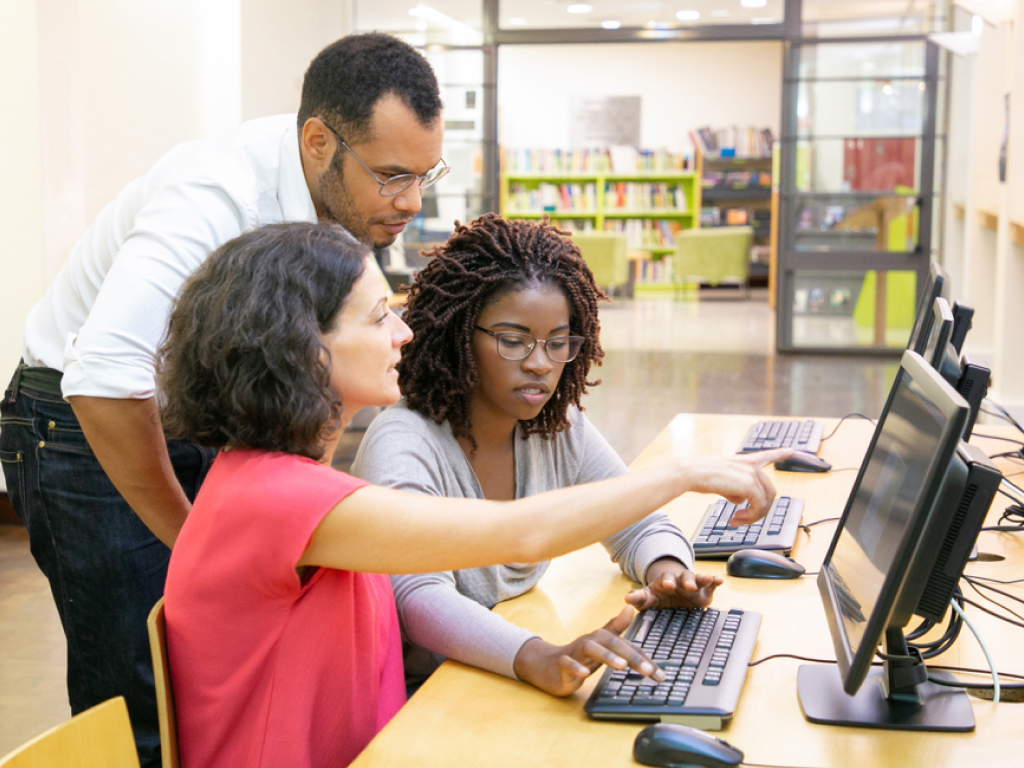 Neste artigo, explicamos o que é pedagogia de projetos e ensinamos, com um passo a passo, como ela pode ser implementada na sua escola.