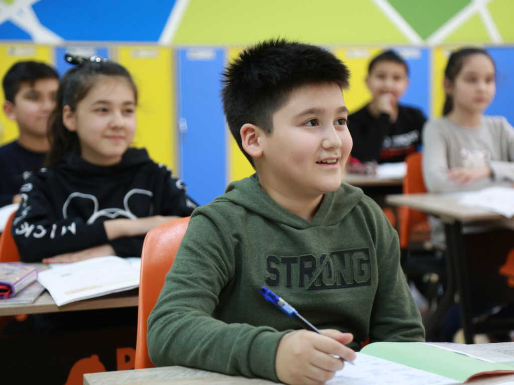 Quer saber como melhorar o desempenho de seus alunos em sala de aula? Neste post, você confere dicas práticas de como fazer seus alunos se engajarem!
