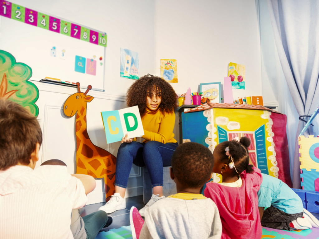 Ler para crianças desde cedo é fundamental para a formação de leitores! Confira neste post os benefícios da leitura na educação infantil.