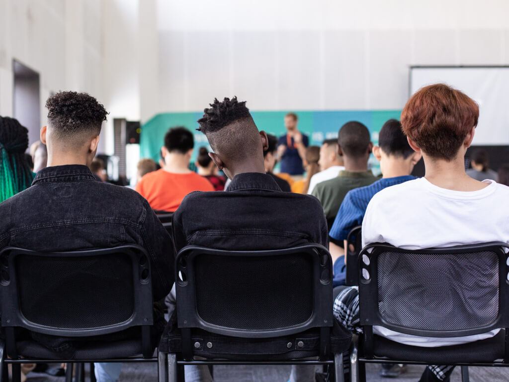 alunos em sala de aula