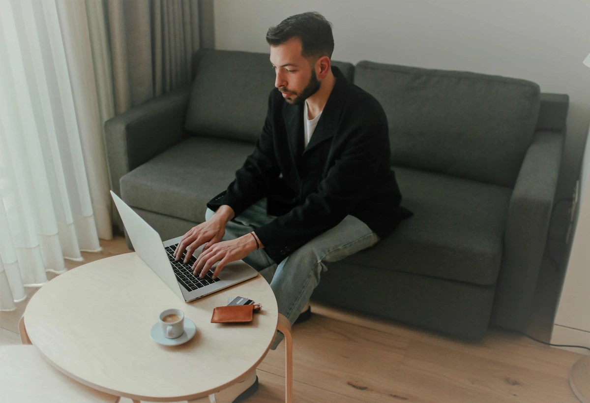 Un salarié porté saisissant ses notes de frais