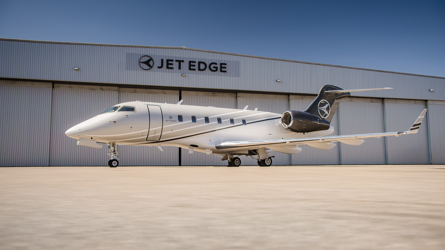 Challenger 300 Private Jet 9 Passenger Private Jet Flights & Rates