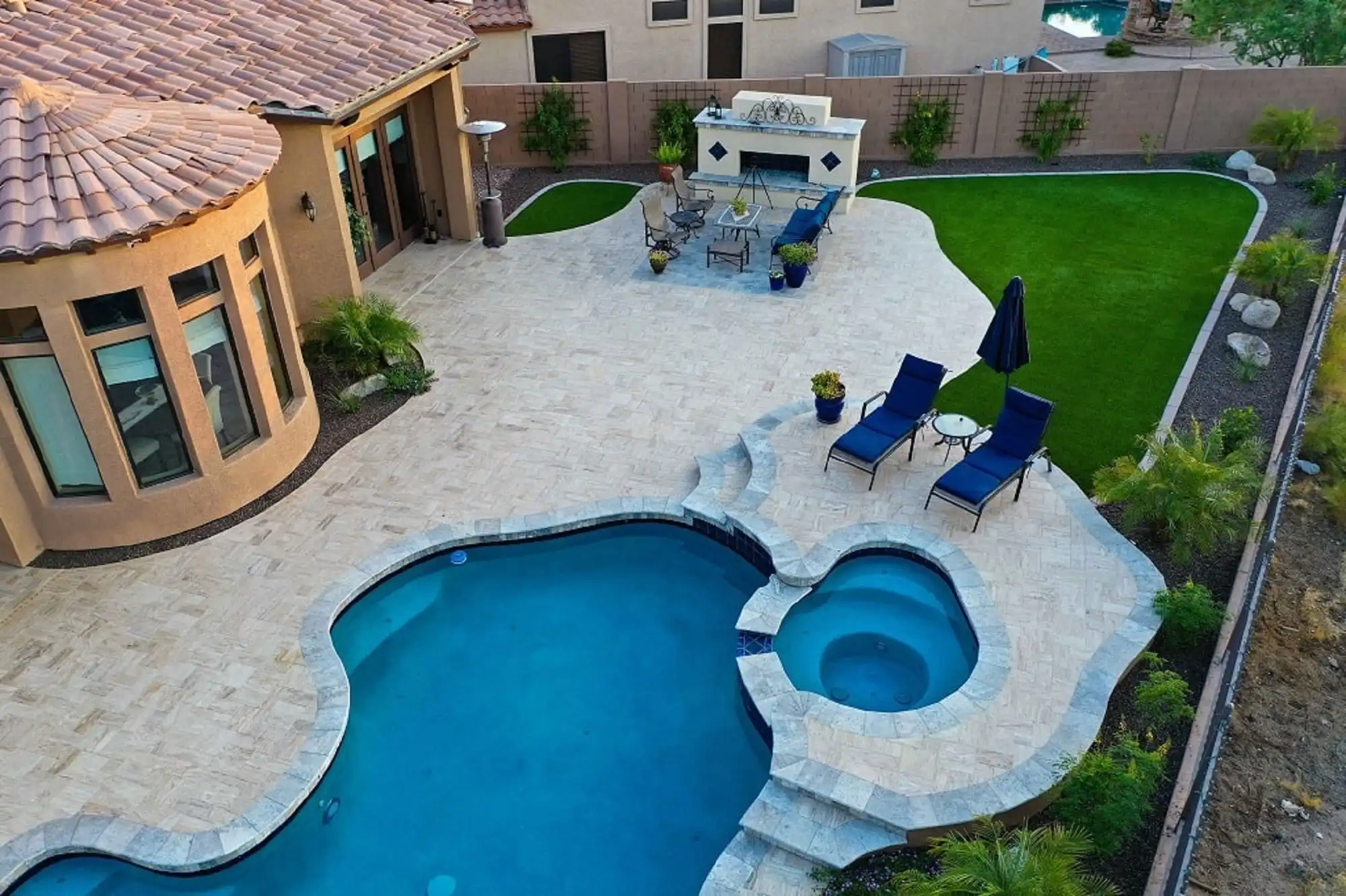 Travertine vs Pavers: Which Is Better for Your Pool Deck?