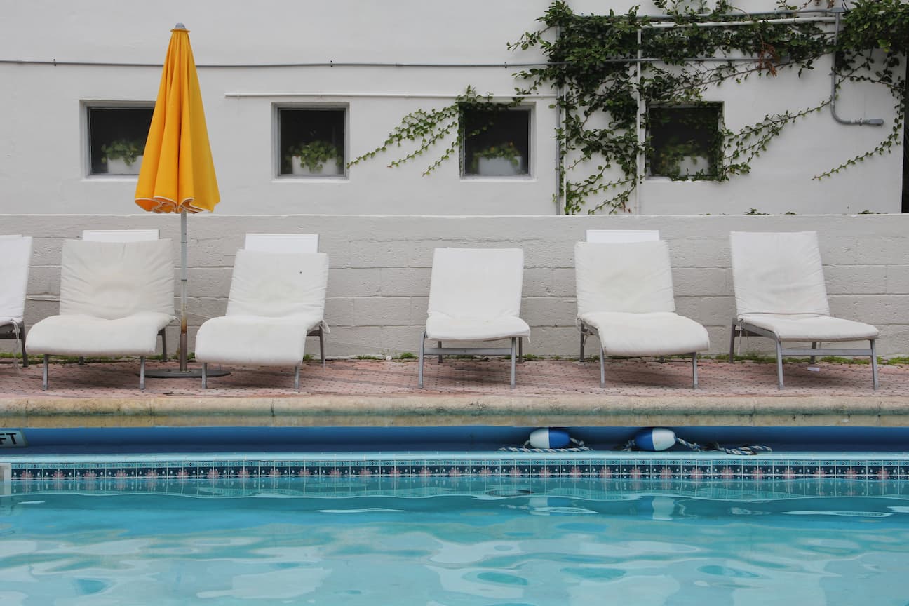 6 Best Beach Towels for Airbnbs and Vacation Rentals