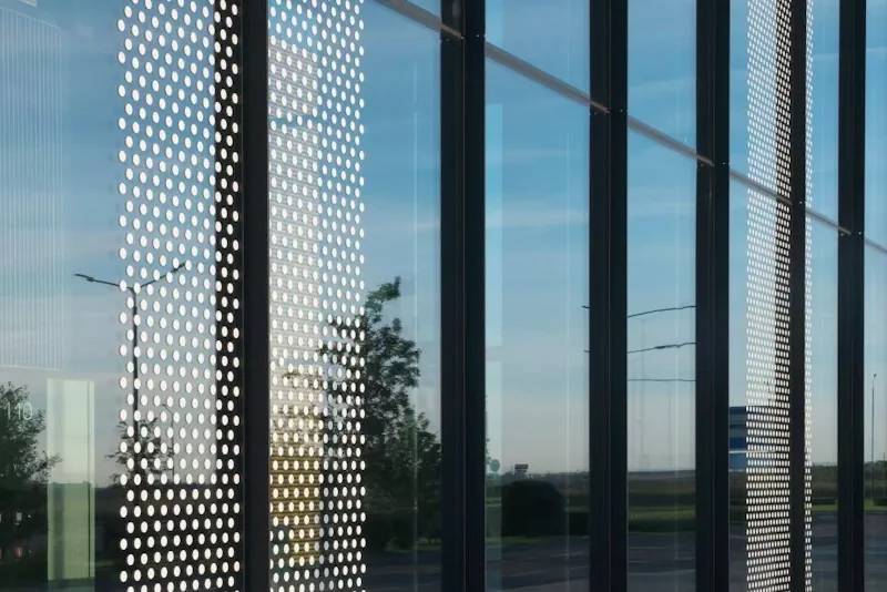 Glass Replacement vs Glass Repair Should You Repair or Replace Your