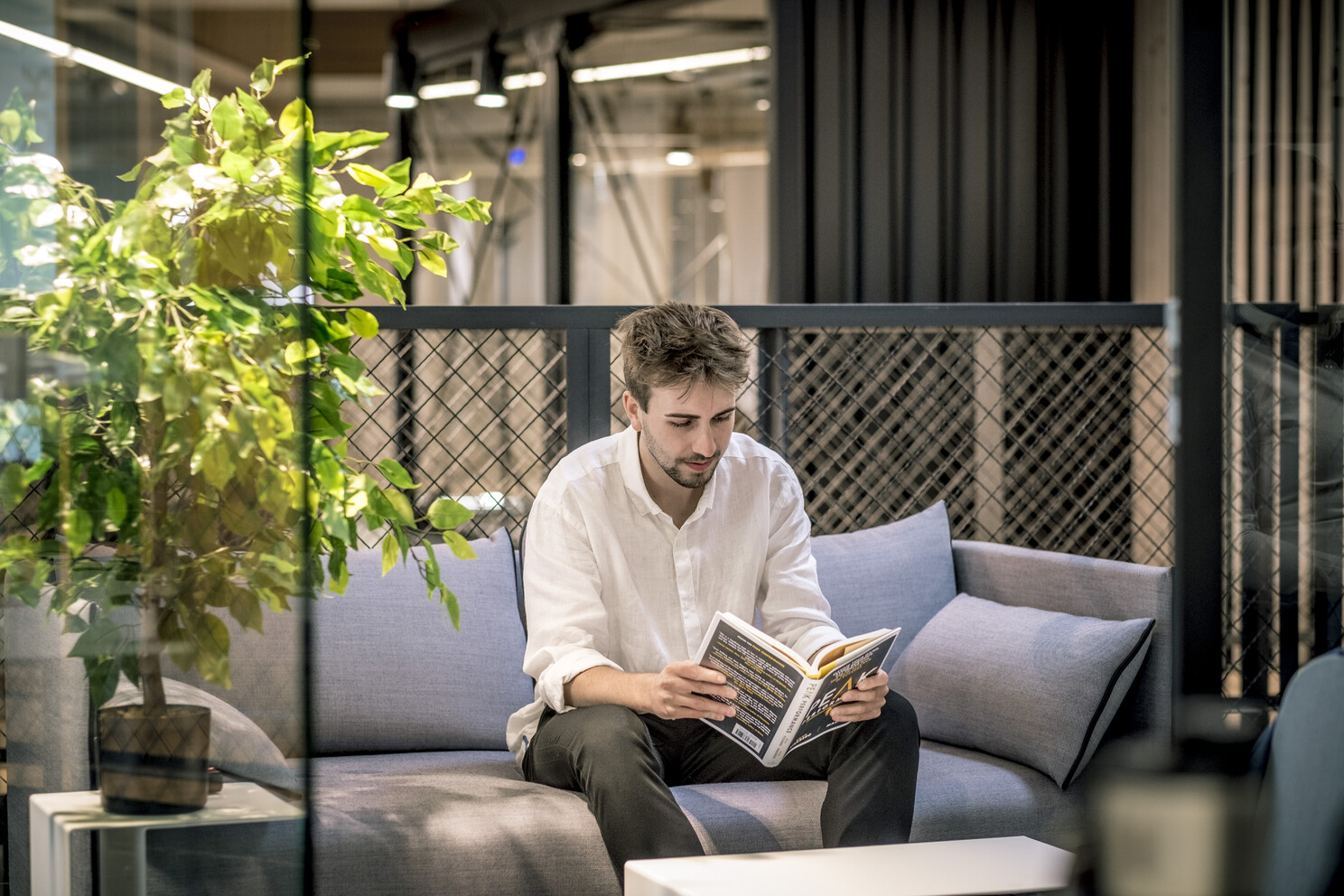 Based on literature and research, we bring innovation in the commercial operating model.