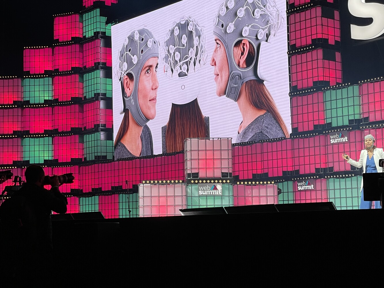 Neuroelectrics demo on stage of WebSummit