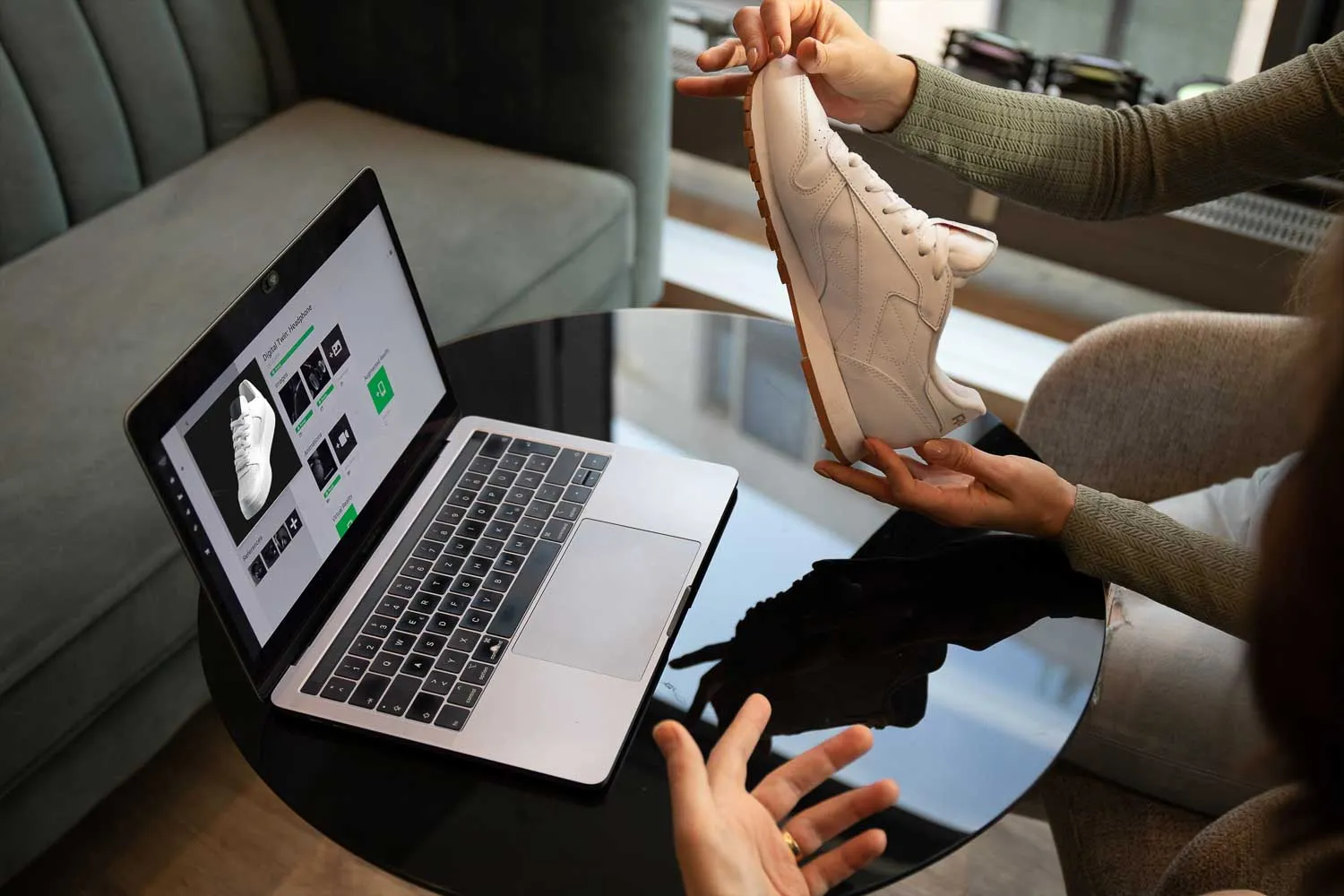 RenderThat Kreativ-Talent bei der Arbeit an einer herausfordernden 3D-Design Aufgabe