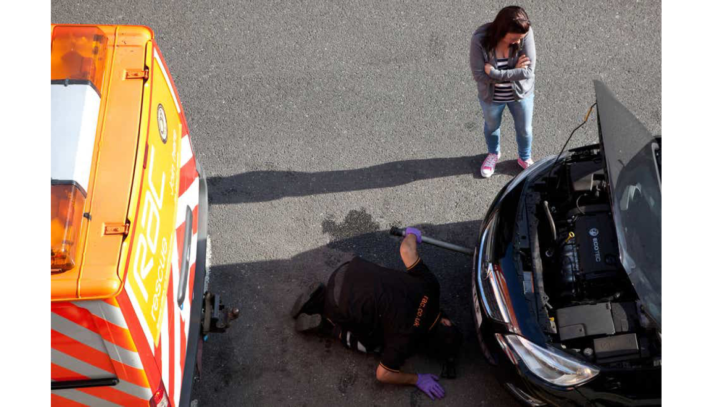 Vehicle Recovery Workers in the UK to Display Red Flashing Lights for