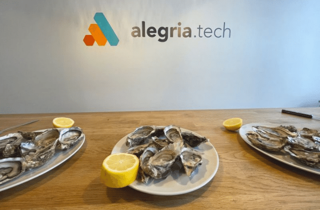 Dégustation d'huîtres pour l'ouverture d'Alegria.tech à Nantes