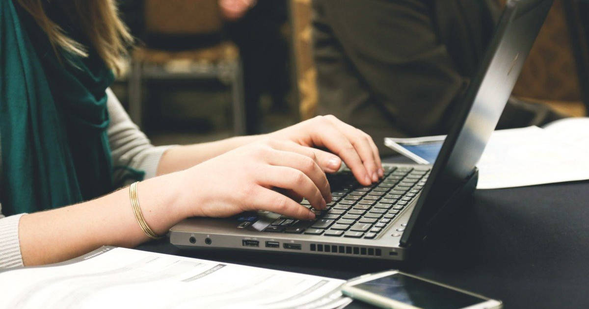 Woman typing on a laptop (source: pexels)