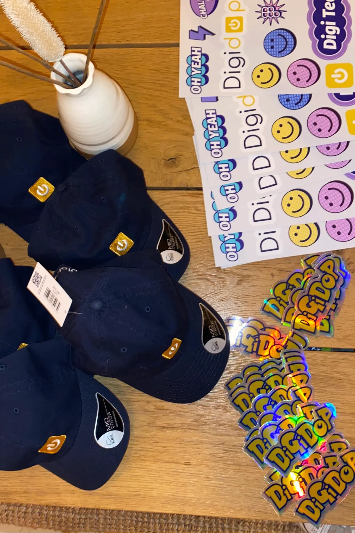 Casquette bleu Digidop et stickers Digidop