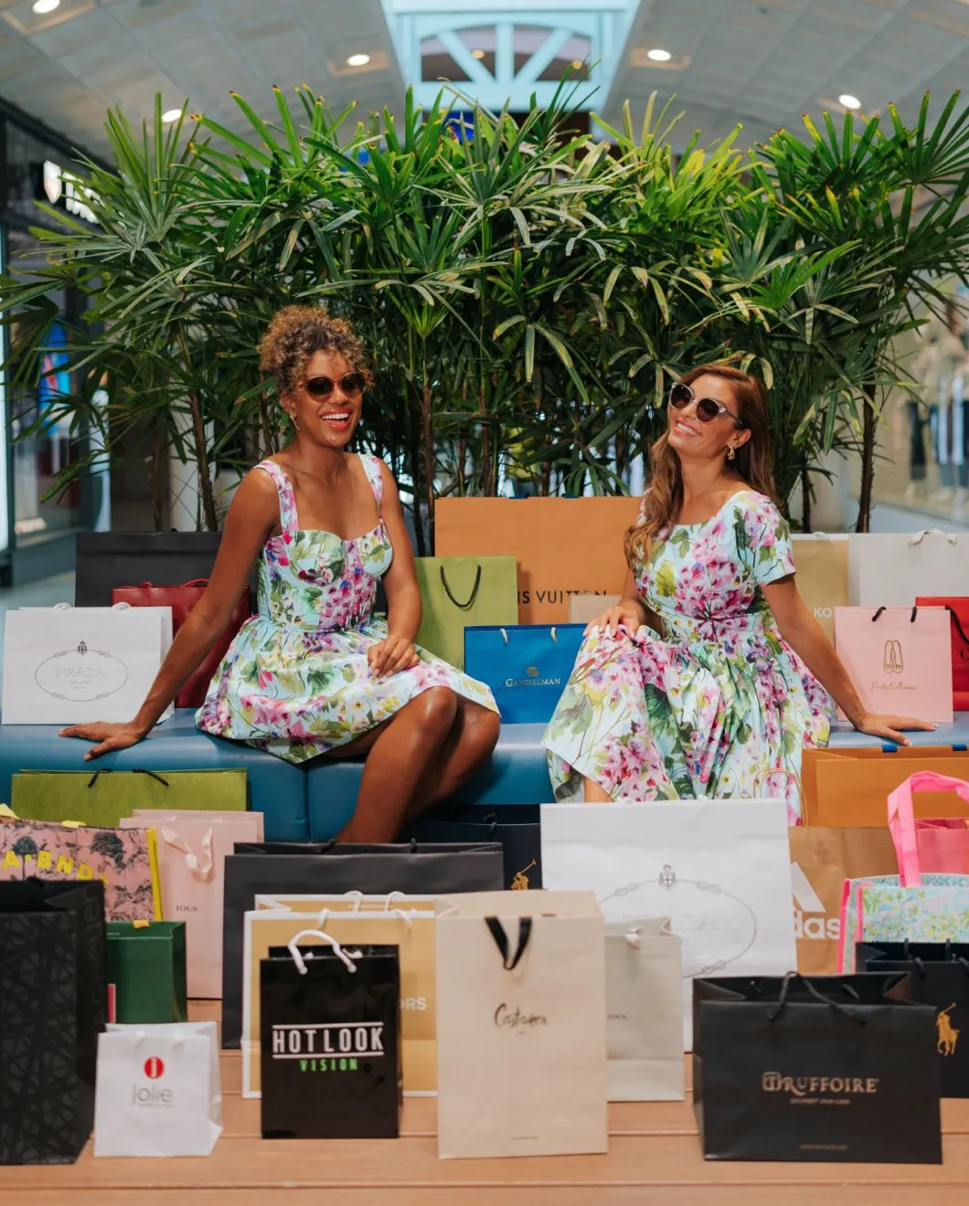 Hot Look Sunglasses — Stores — Renaissance Mall