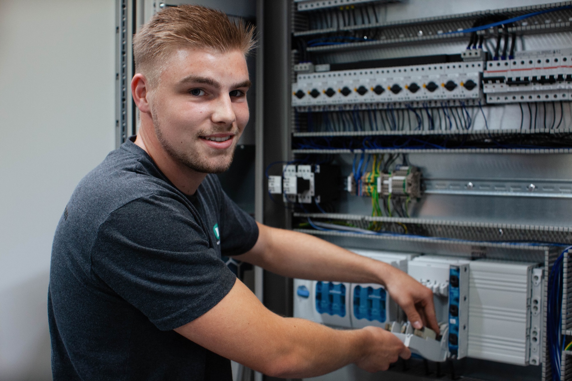 An- Und Verkauf Total Technik Und Möbel Erfahrungs­bericht Elektroniker für Betriebs­technik (m/w/d)