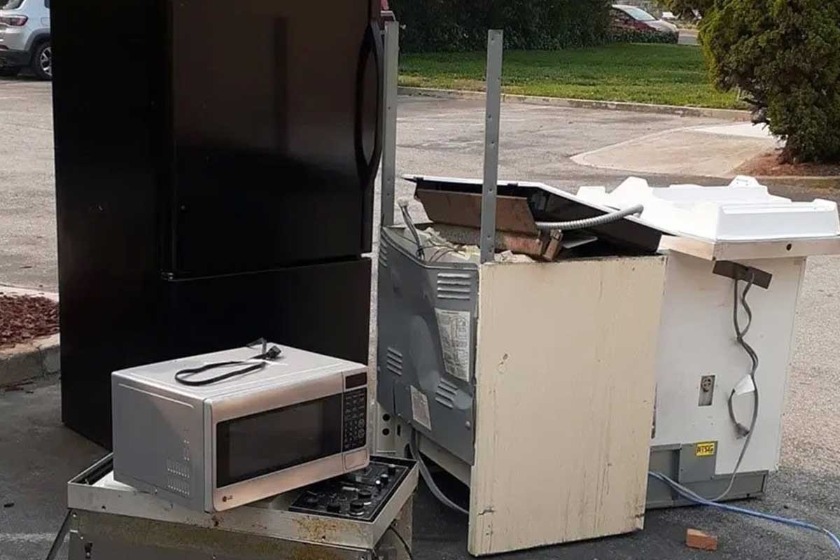 Illegal Dumping at a San Mateo Apartment Complex WasteXperts