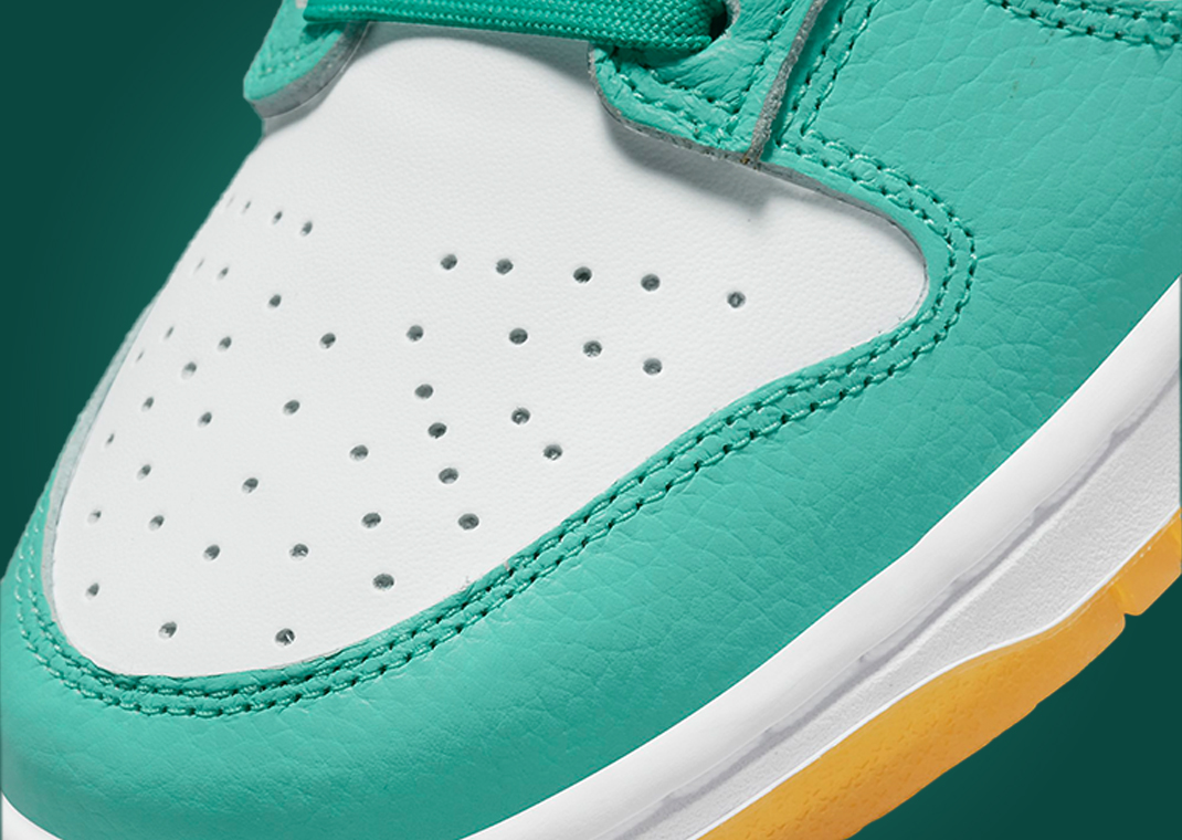 womens teal dunks