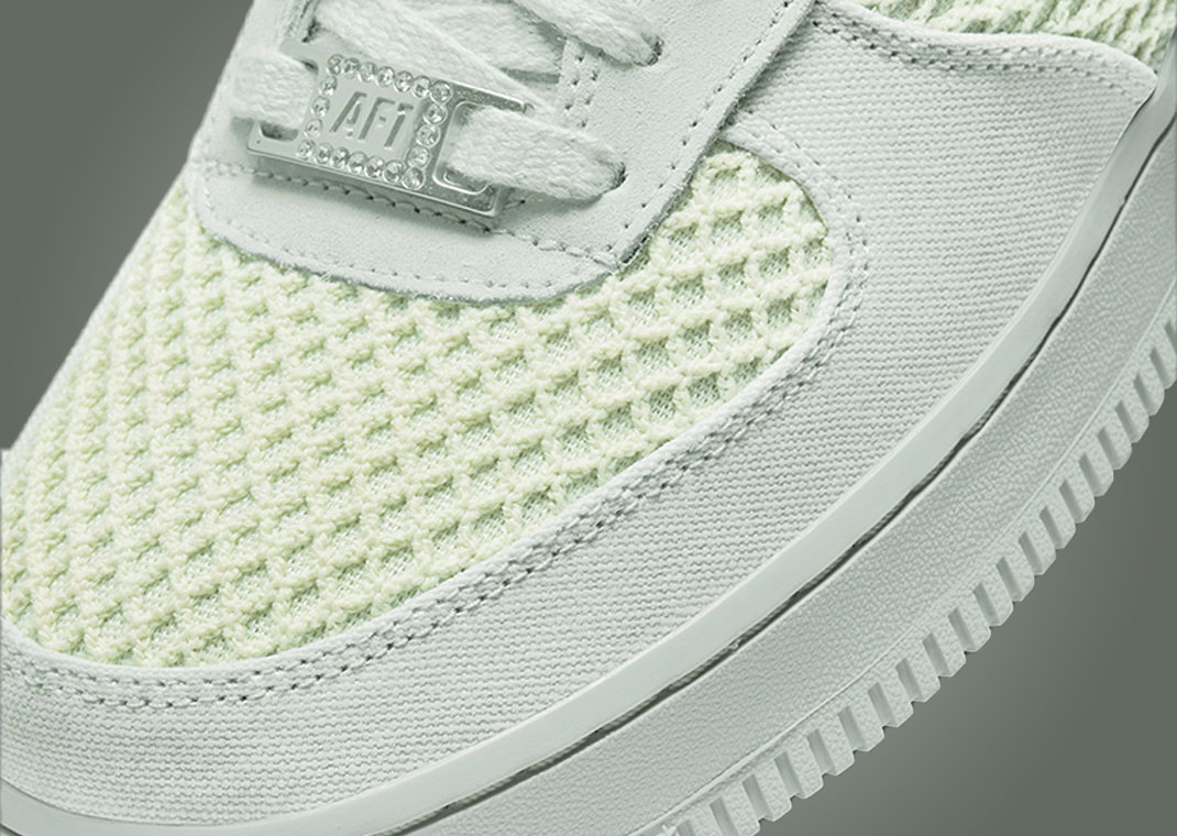 mint green nike air force 1