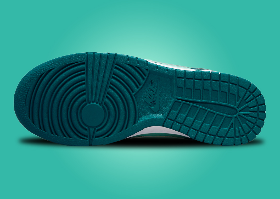 dunk low spruce aura