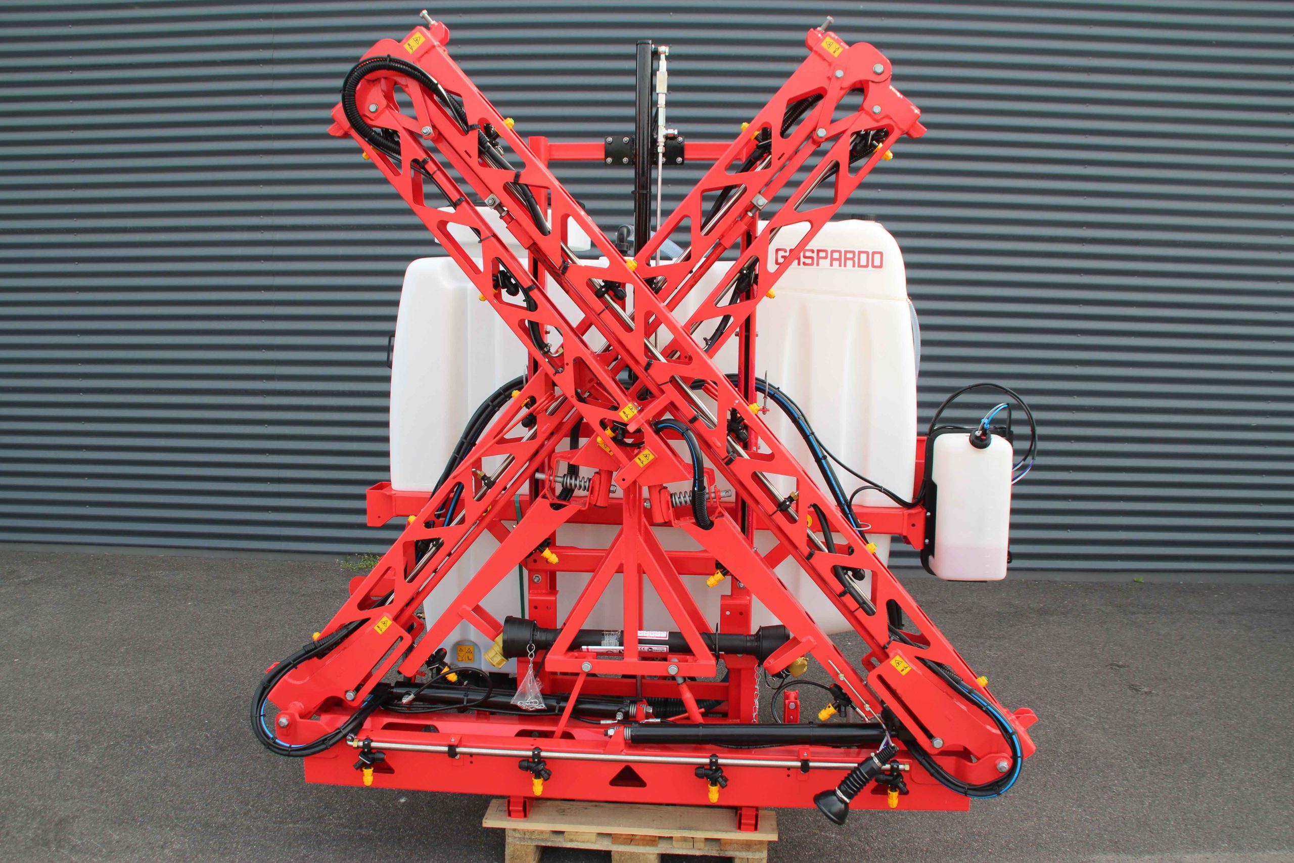 Gaspardo åkesprøyter med hydraulisk bom