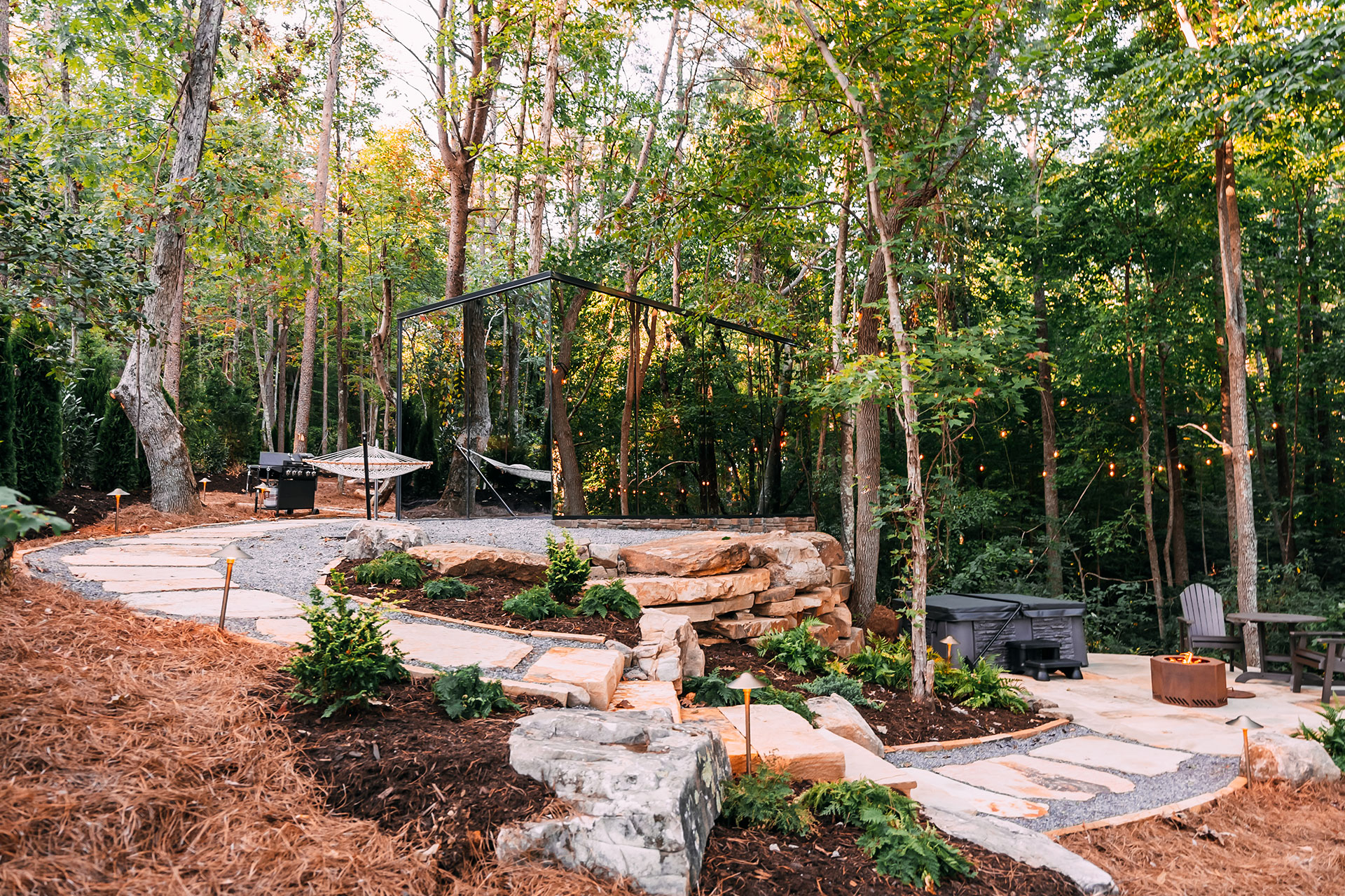 5 Reasons to Book A Getaway to the Mirror Cabins at Bolt Farm Treehouse