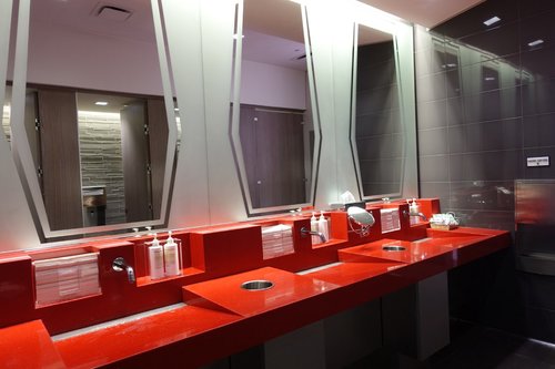 Delta SkyClub Restrooms