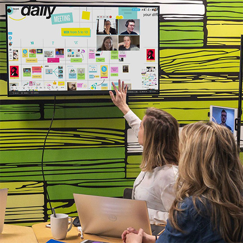 Une équipe se réunit à distance pour se synchroniser sur la Workshop Platform