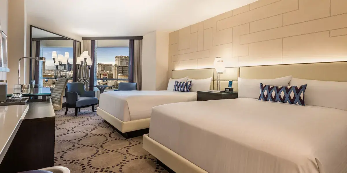 Valley Deluxe Room Two Queen Strip View Harrah's Las Vegas Hotel