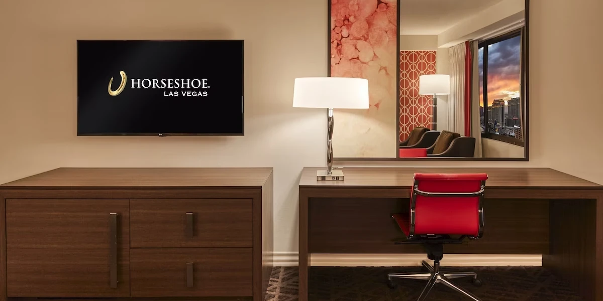 Resort Room Two Queens South Strip View Horseshoe Las Vegas Hotel