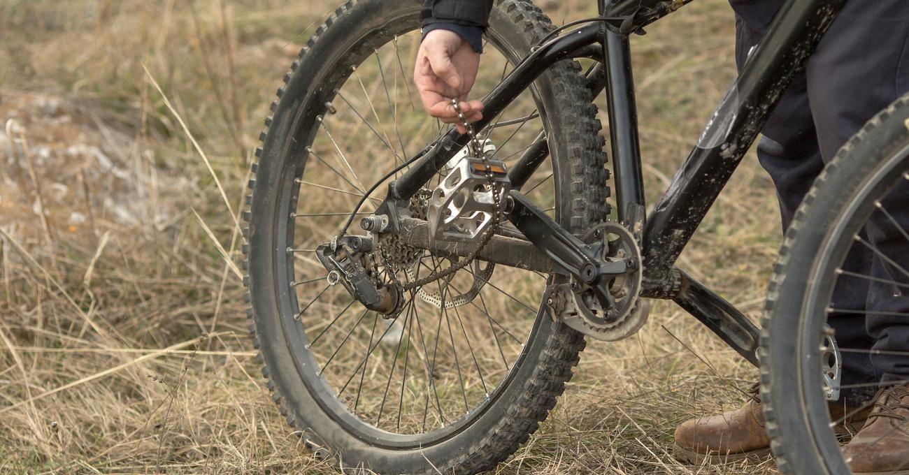 How To Fix A Loose Chain (Bicycle Maintenance) PedalChef