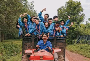 A group of volunteers have fun