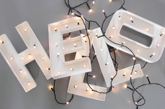 lettres lumineuses HELLO