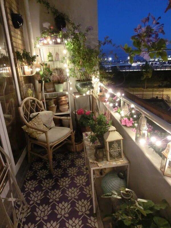 lanterne dans un petit balcon