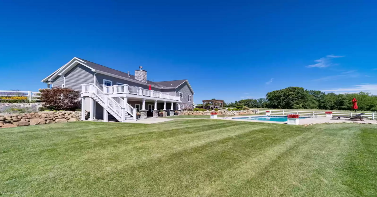 Commercial Property For Sale 17853 Donnell Lake St, Penn Township, MI