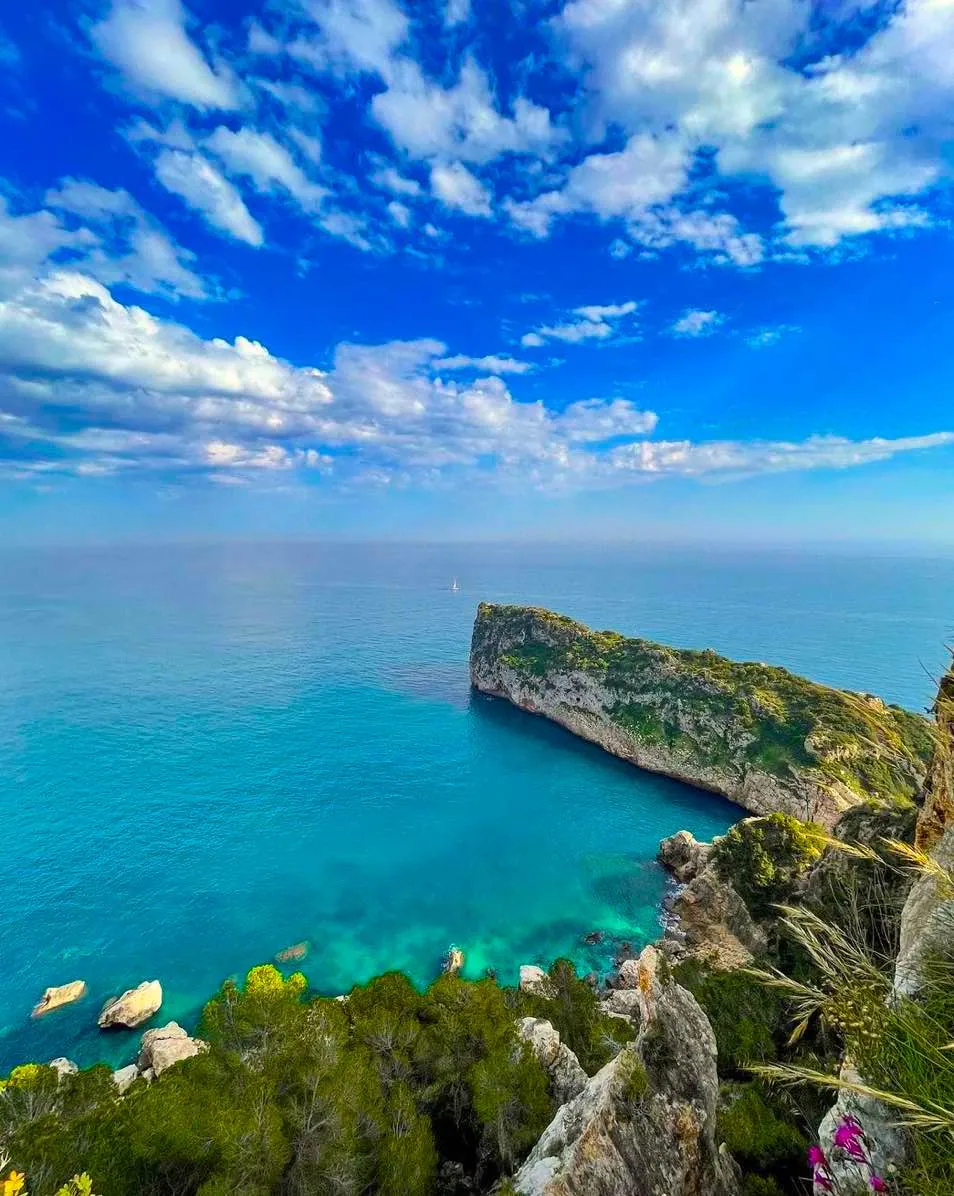 Isla del descubridor: Cala Ambolo’s Beautiful Guardian 2023