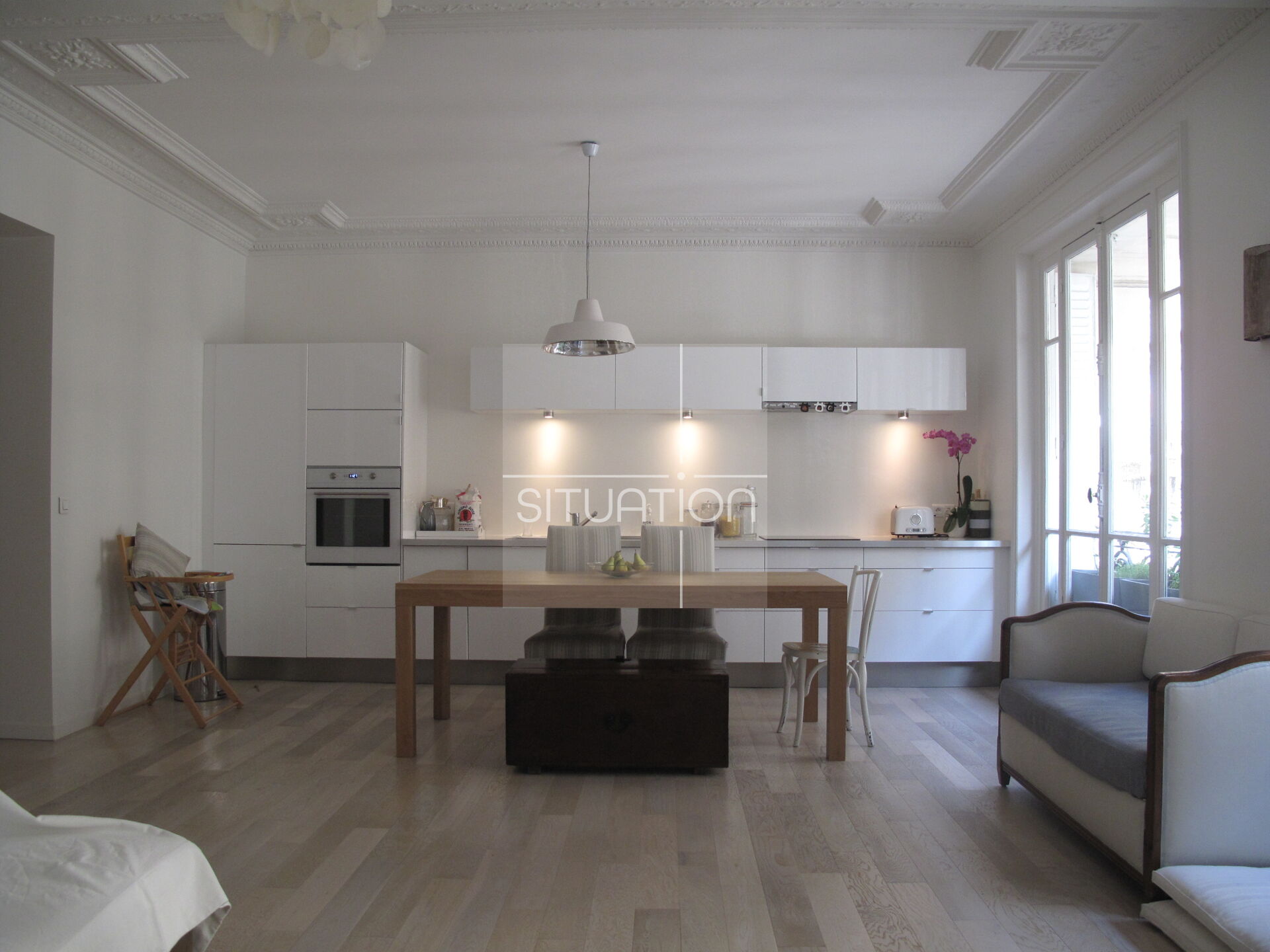 Location d'un appartement Haussmannien avec cuisine ouverte à Paris