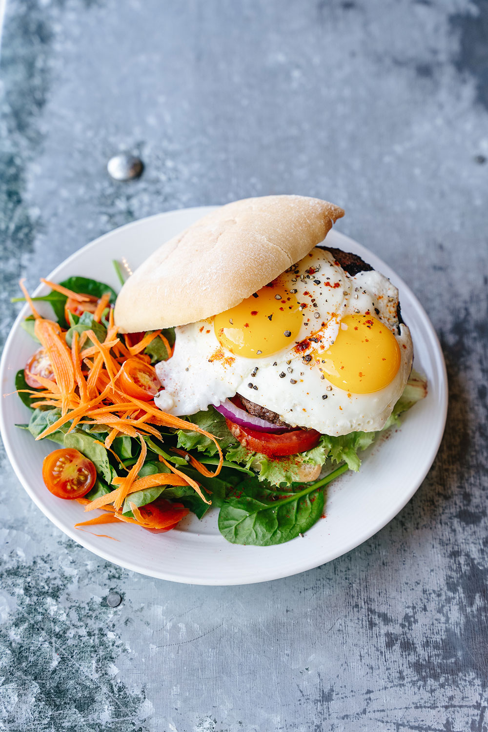 haydens post burger with egg