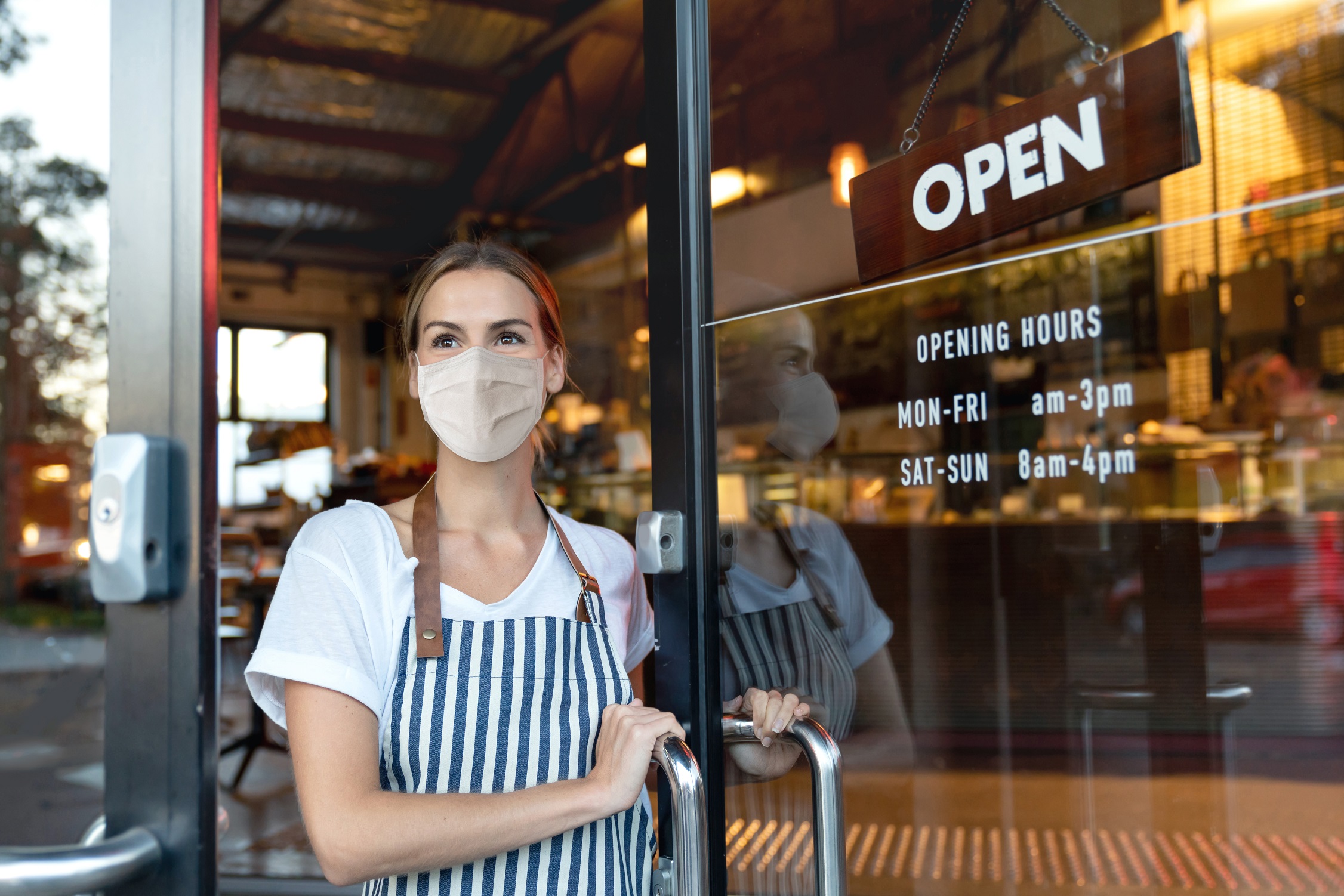 Reopening in Hospitality: A Simplified Guide to Music & Entertainment