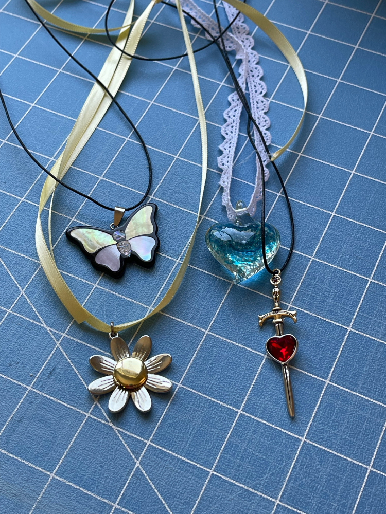 How To Make A Trendy DIY Pendant Necklace For Less Than 5
