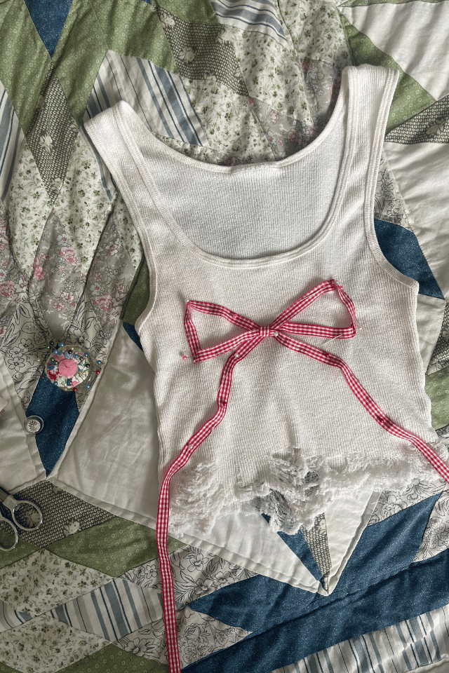 Using Scrap Ribbon To Make An Easy + Adorable DIY Bow Top