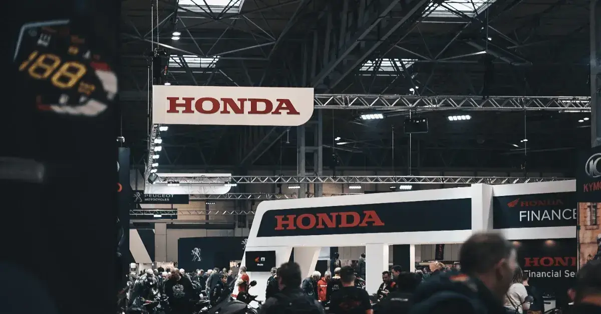 Event Signage Ideas to Improve the Attendee Experience Hubilo