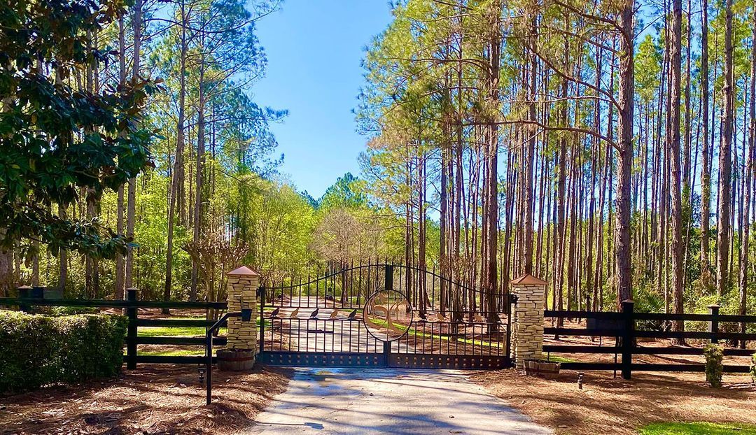 Gilchrist Club Trenton, FL Overview