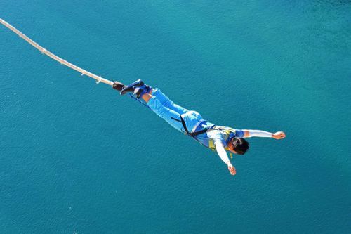 bungee jumping over water