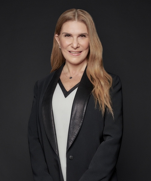 Leadership GIII Apparel Group, Ltd.