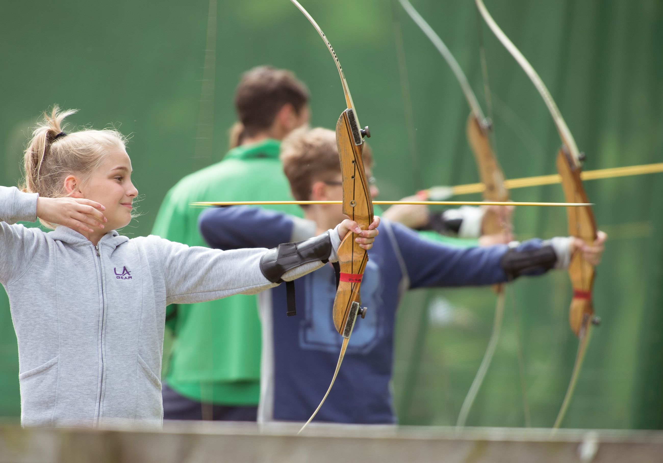 thumbnail image 2 of Archery 51 Takedown Recurve Bow Set For Adults - 40lb Right Hand Training Bow With Arrows 2 of 14